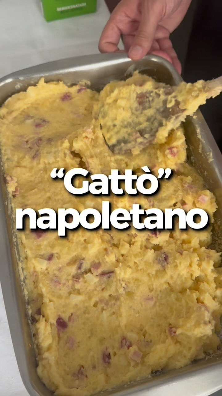 Gato madrileño 🐈 vs. “Gattò” napoletano 🇮🇹

La diferencia?
Uno se hace con cuatro abuelos madrileños.
El otro, con la re