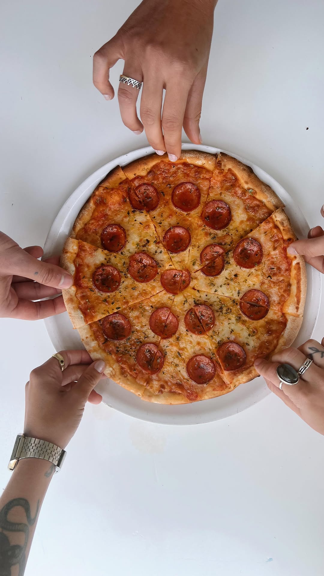Explosiva combinación de pizza y cerveza con vista al mar que no podrás resistir. 🌊🔥🍕🍺

Atrévete a probarla en Pippers R