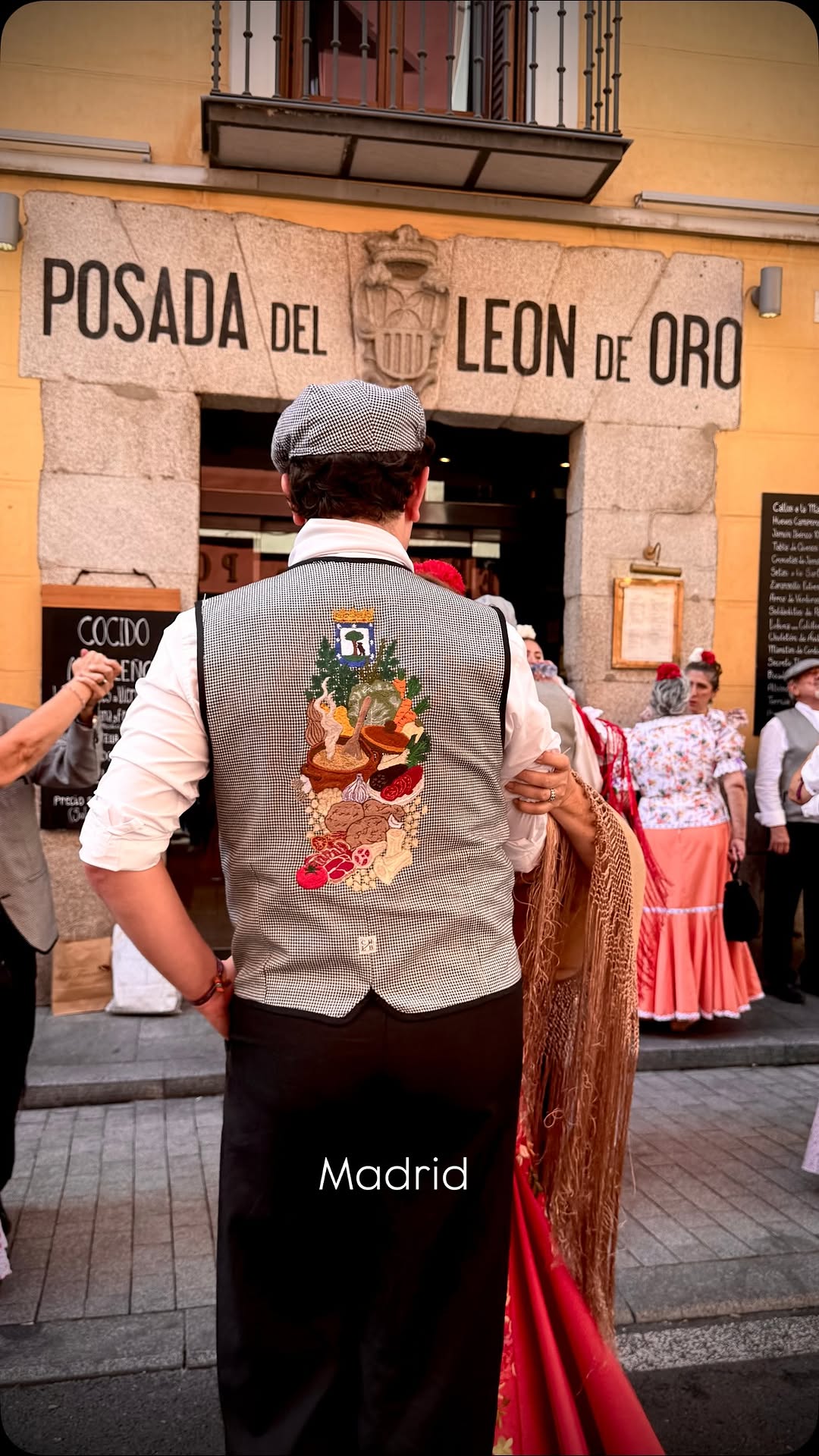 Así se disfruta Madrid!

Ya has vistos a @loscastizos1984 bailando?
Ellos si que saben cómo se baila y se coge fuerzas c