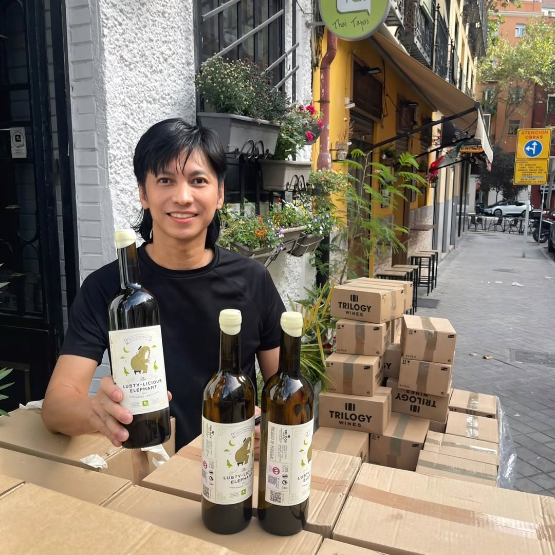 Ya han llegado los vinos rojos y blancos personalizados por el chef Pui, venid a probarlos en el restaurante Pui Thai Ta