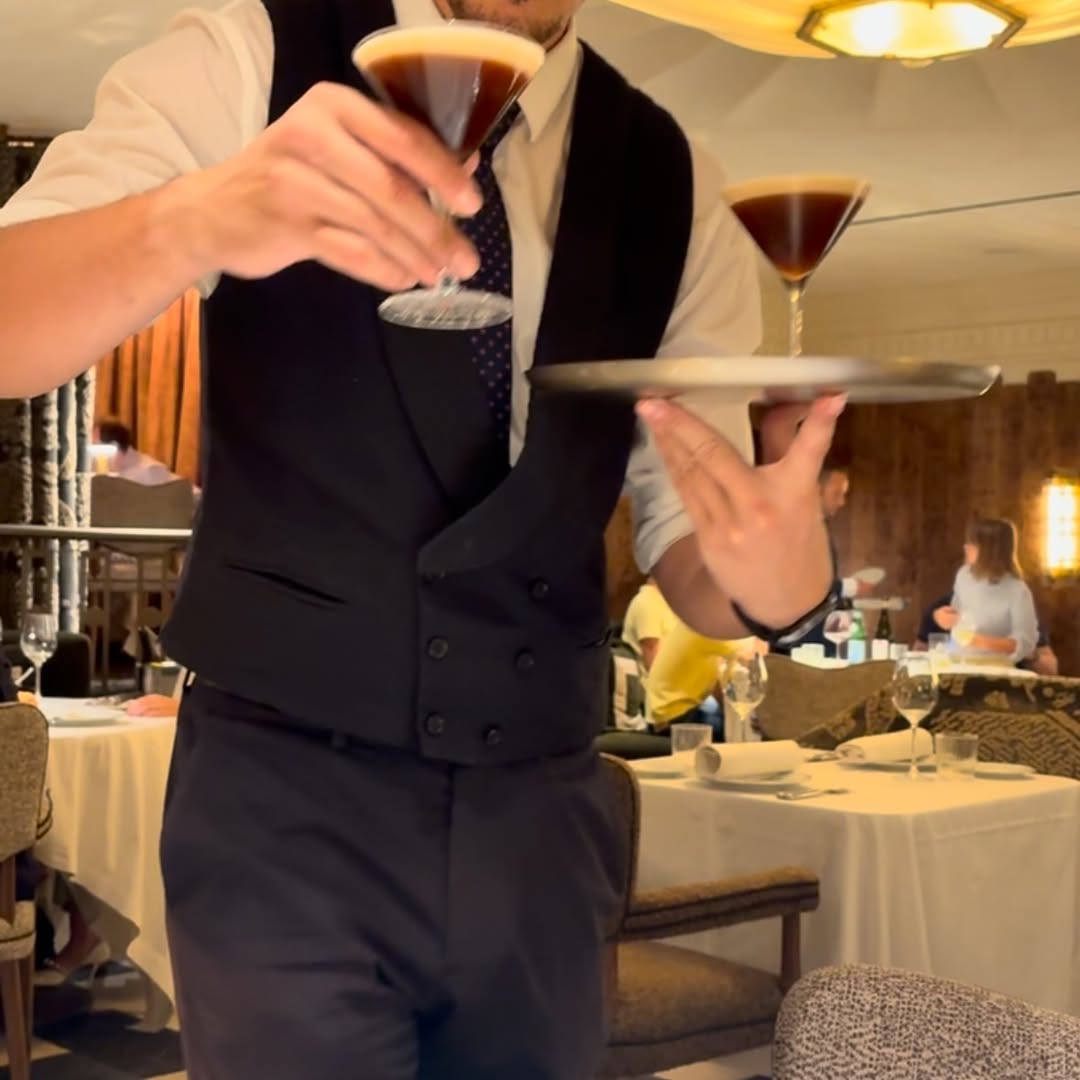 Uno de mis “postres” favoritos. Y así lo digo porque, muchas veces, para no sentirme tan culpable, el espresso Martini s
