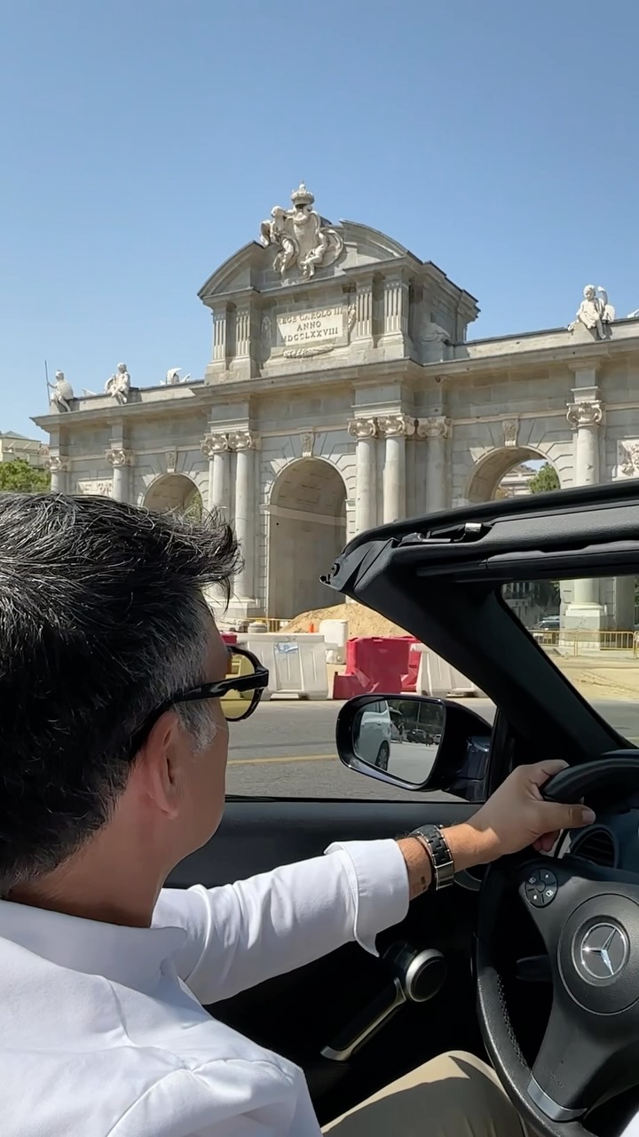 Ahora sí: llegar es tan fácil como quedarse.
Acaba de abrir un nuevo parking 24 horas prácticamente en la puerta de Vel