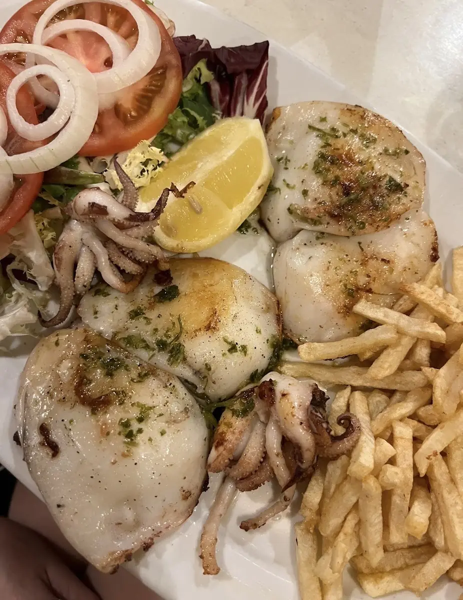 Grilled squid with fries at Ran de Mar