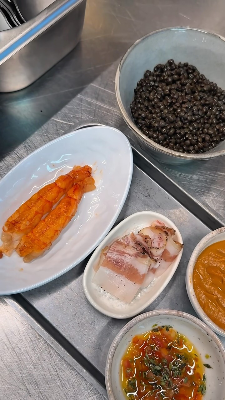 En Arribistas, cada semana creamos un plato de cuchara diferente 🥄🔥
Y si le preguntas a nuestro chef por su favorito, l
