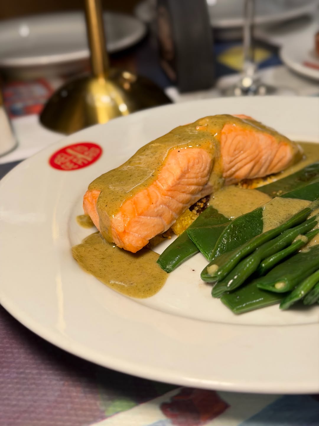 Tú eliges cómo disfrutar nuestra famosa salsa secreta Relais.

Puedes apostar por el clásico entrecot, y no te culpamos 