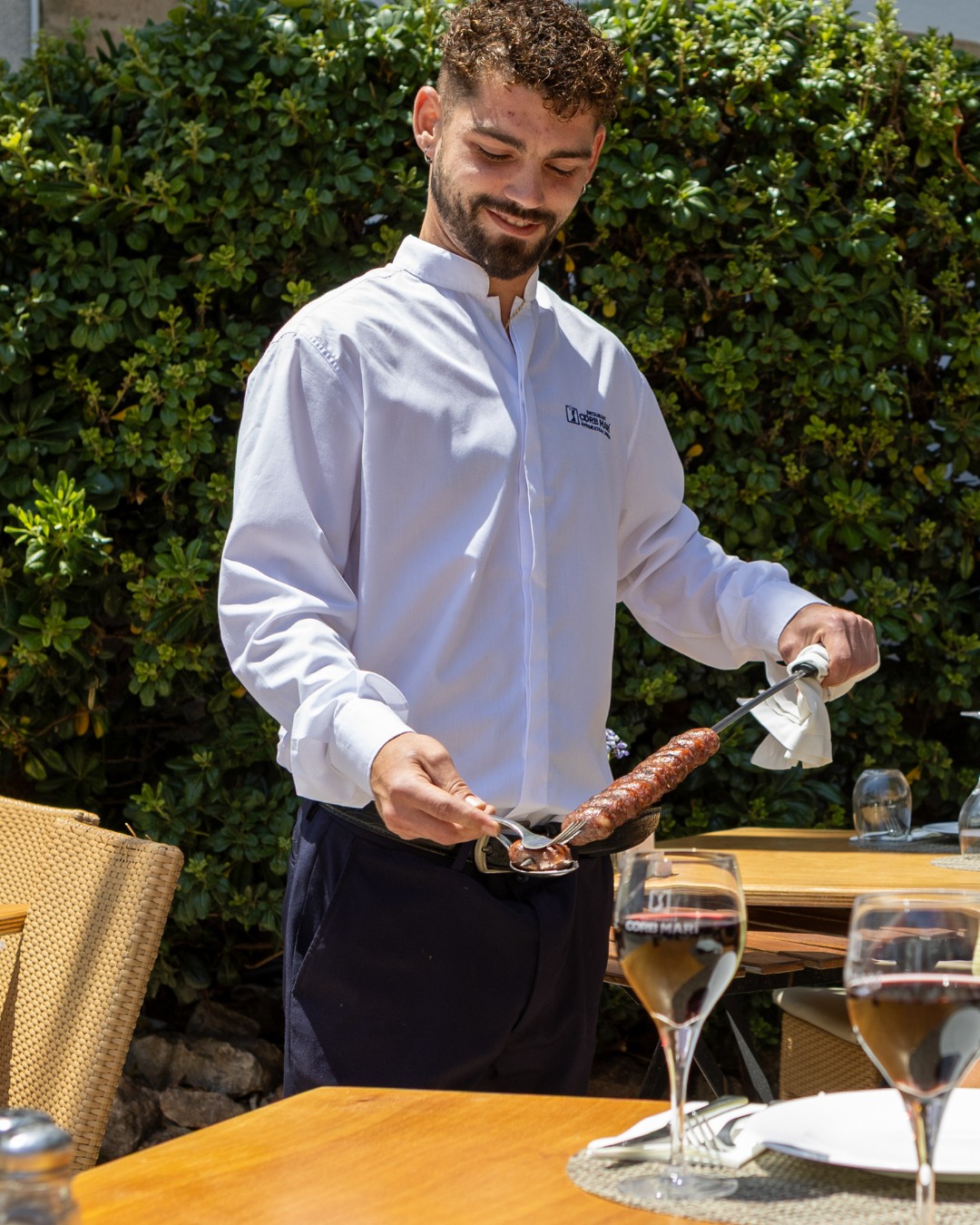 🔥 Hay entrantes que llegan a la mesa y duran muy poco.
Nuestras salchichas a la brasa, servidas directamente en el pinch