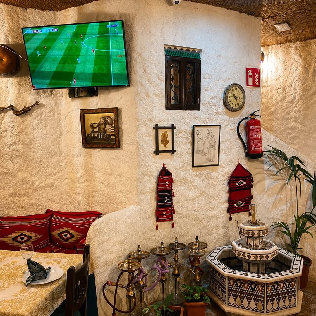 Hay partido? ⚽
Ven a verlo con nosotros mientras disfrutas de una shisha y de nuestra comida. Te esperamos! 🤎