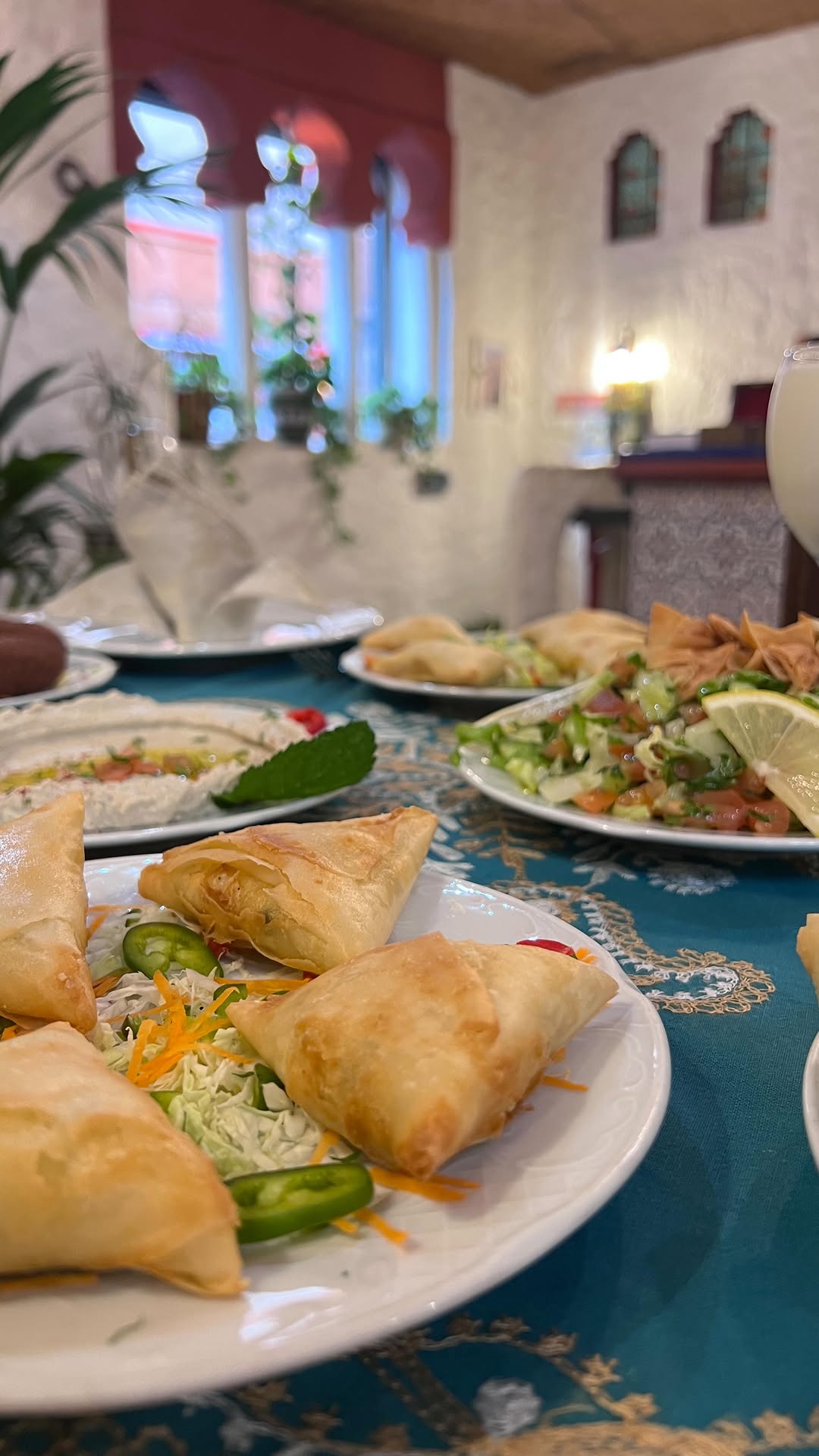 Platos llenos de sabor y tradición. Ven a disfrutar de una experiencia única en Aladino. 🍽️✨

•
•
•

#CocinaArabe #Sabor