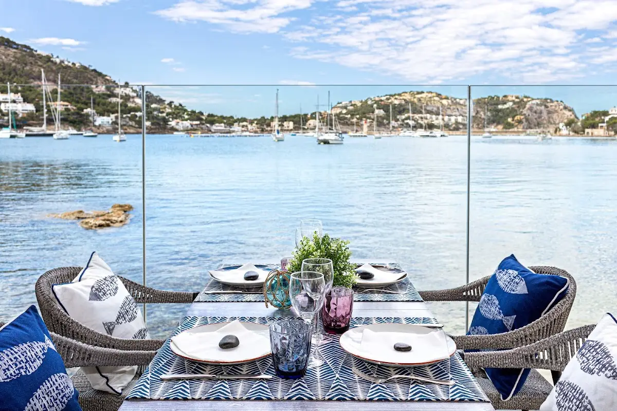 The waterfront terrace at Barlovento