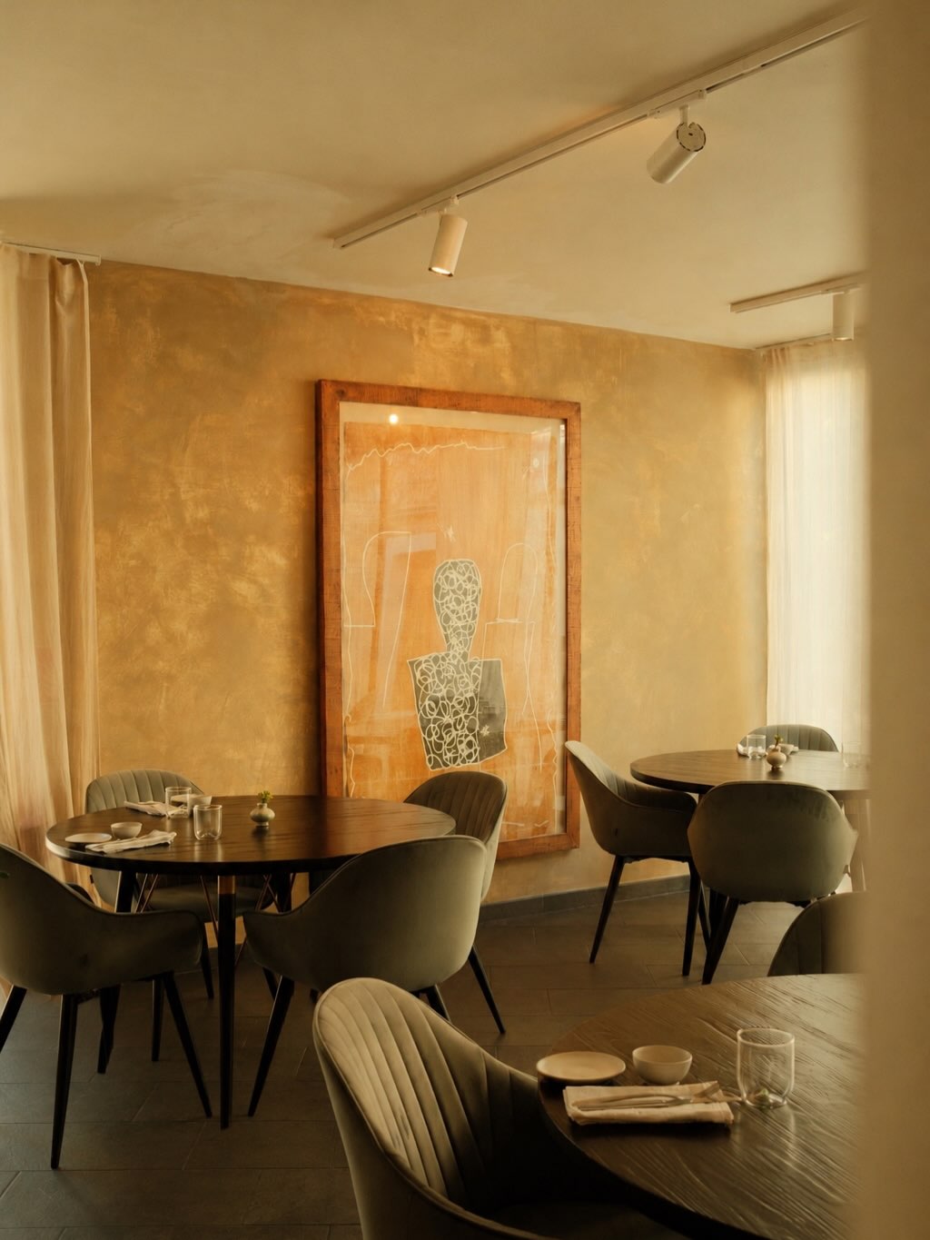 At Cabra Blanca, we enjoy good food and wine together. Created by Klaus Menze, it is a place to relax, share special mom