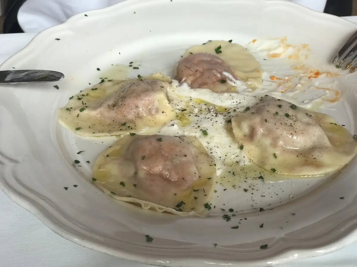 Ravioli in a cream sauce at Cantonet