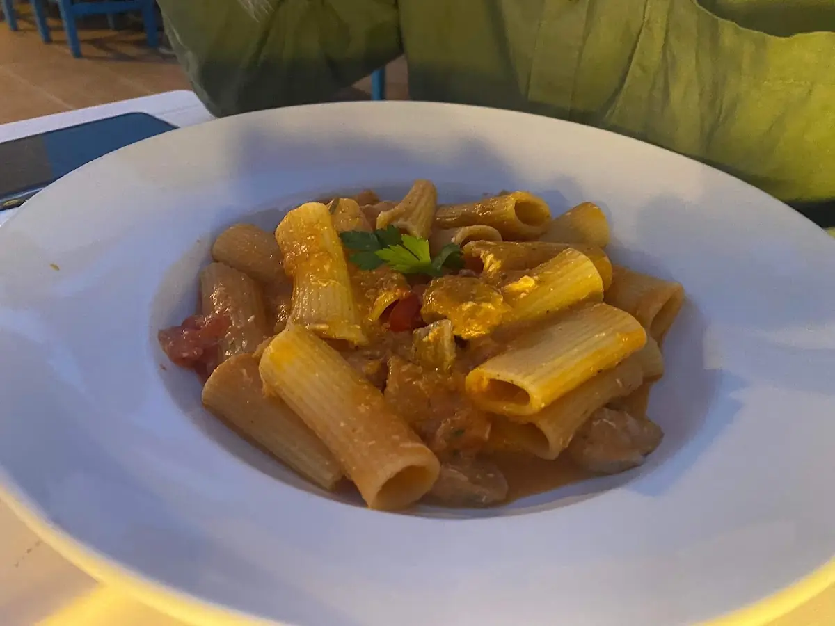 Rigatoni in tomato sauce at Cantonet