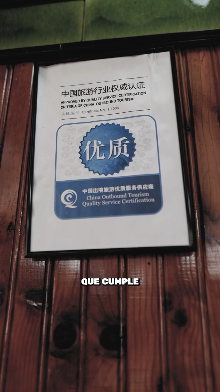 👀 Seguro que alguna vez has visto un cuadro en chino en nuestro restaurante y te has preguntado qué significa.

Pues no 