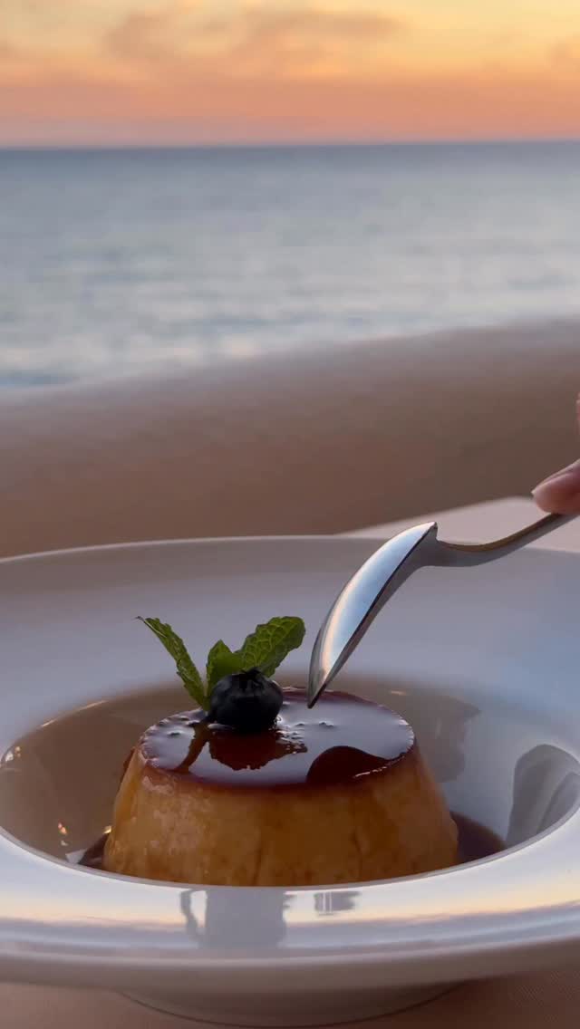Perfect timing ✨
📍 @rtelagrantortuga 

#lagrantortuga #mallorca #sunset #mediterranean #mallorcarestaurants 
📹 @patushay