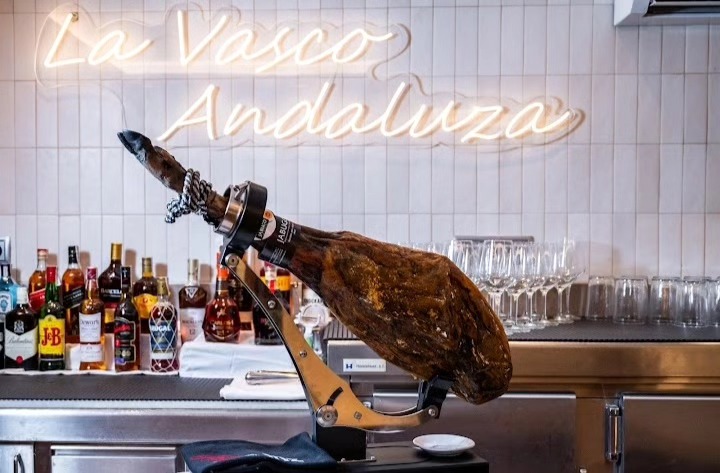 El fin de semana tiene sabor a Jamón de Jabugo. ¡El aperitivo perfecto para compartir!

#cocinavasca #cocinaandaluza #re