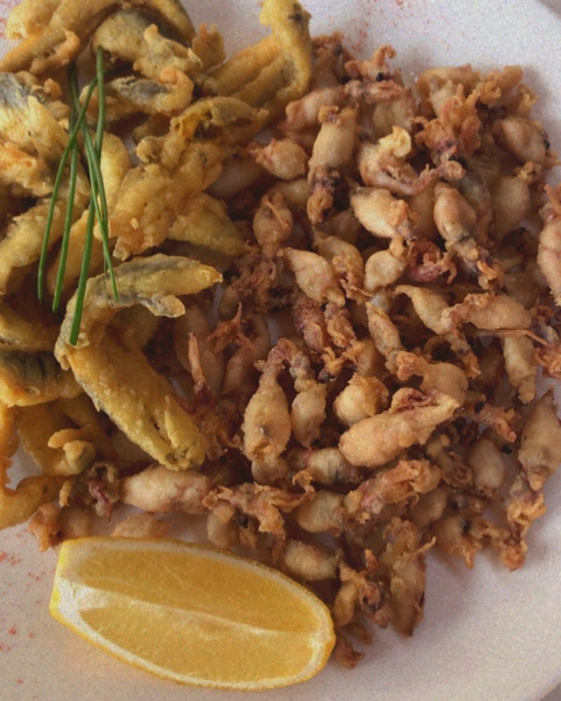 Chipirones y boquerones en adobo #almería #comidamediterránea