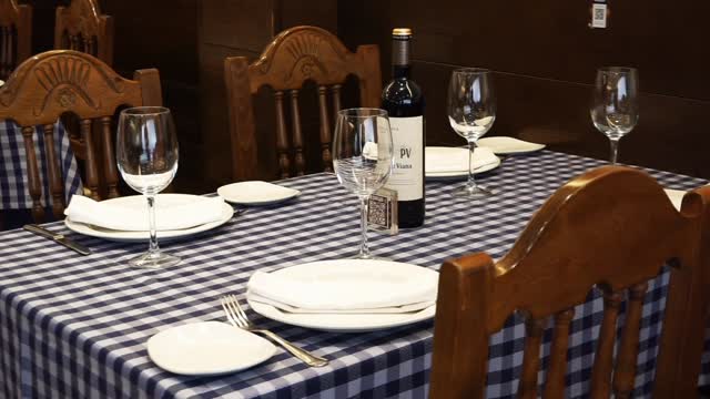 Un paseo por Órdago.
La mesa está lista y las puertas abiertas para hacerte disfrutar de la mejor comida ✨

#tabernavasc
