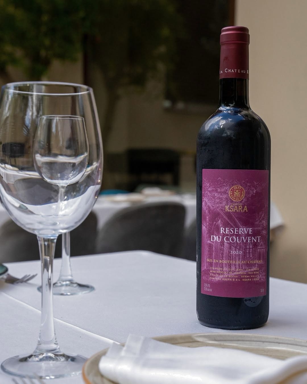 🍷 Verano, terraza y una copa de vino libanés bien frío.
A veces no hace falta mucho más para terminar bien el día.
En