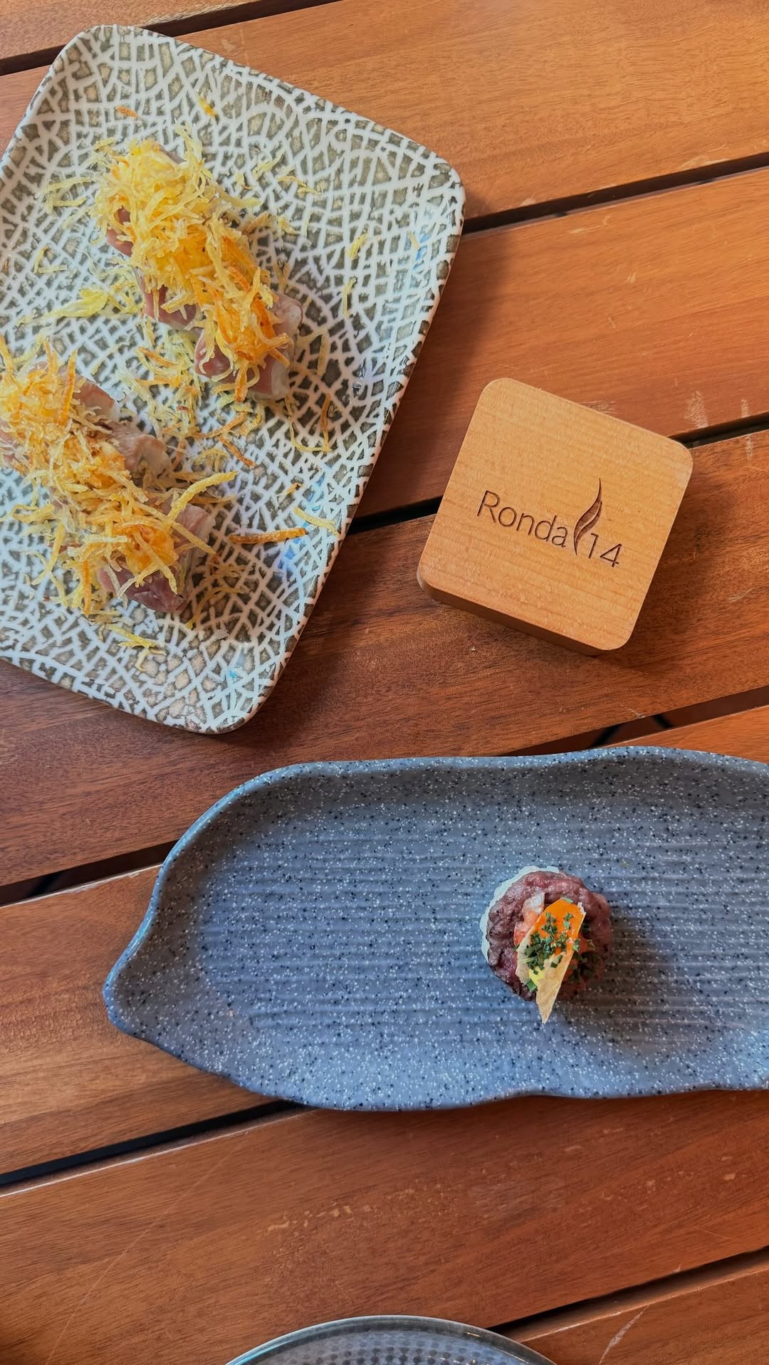 ¿Ya probaste estos dos veteranos de @ronda14 ?👌🏼
🥢NIGIRI-HAMBURGUESA DE WAGYU, ROCOTO Y AZUL
🥢ROLL DE MAR Y MONTAÑA
Si