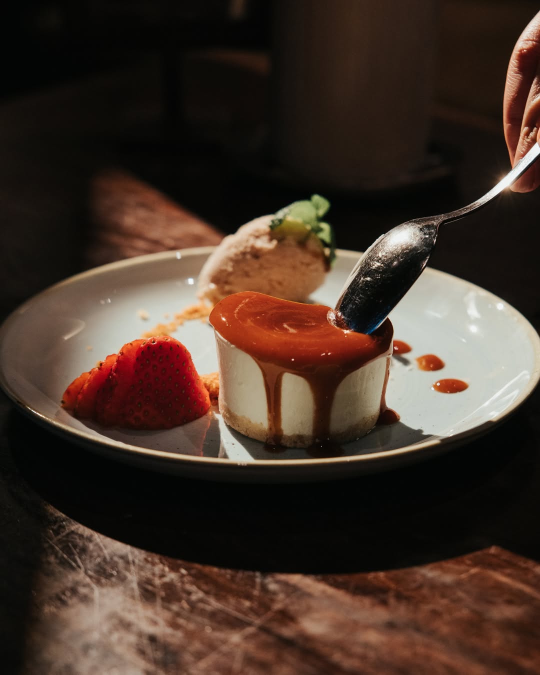 El toque más fresco y dulce para terminar una comida de verano: nuestra tarta de queso con helado de guayaba.
¡Os esper