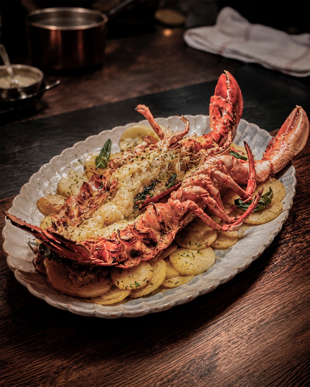 El mar tiene muchas formas de llegar a la mesa. 🌊
En SaBrisa lo hacemos protagonista de una cocina con carácter, product