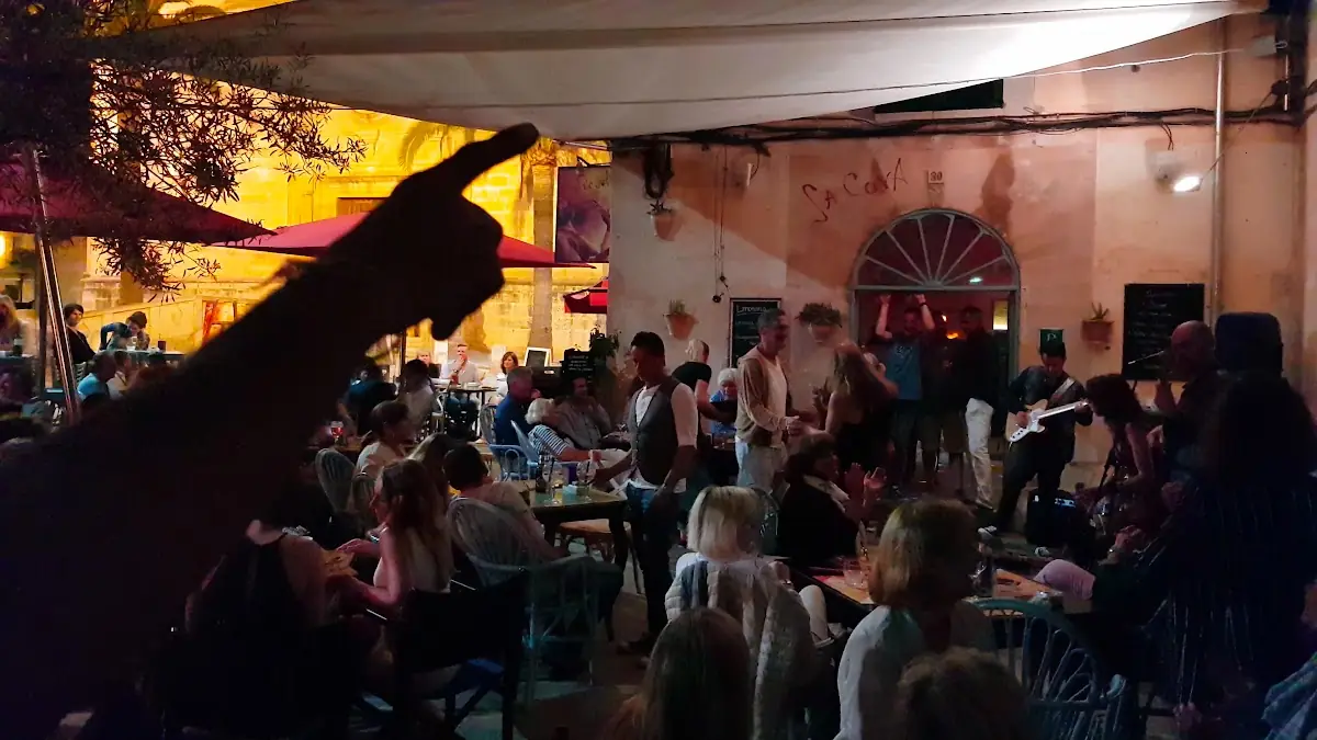 An evening crowd at Sa Cova Bar i Tapes
