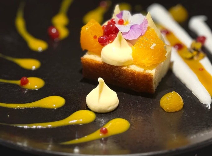 El postre no cierra la noche. La mejora. 🍒
—
Dessert doesn’t bring the evening to a close. It makes it even better. 🍒
—
