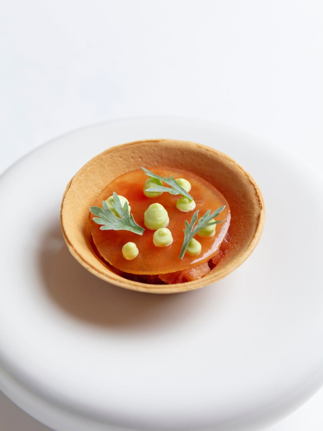A tomato can be more than its shape, texture or colour. Through extraction and careful technique, its flavour becomes cl