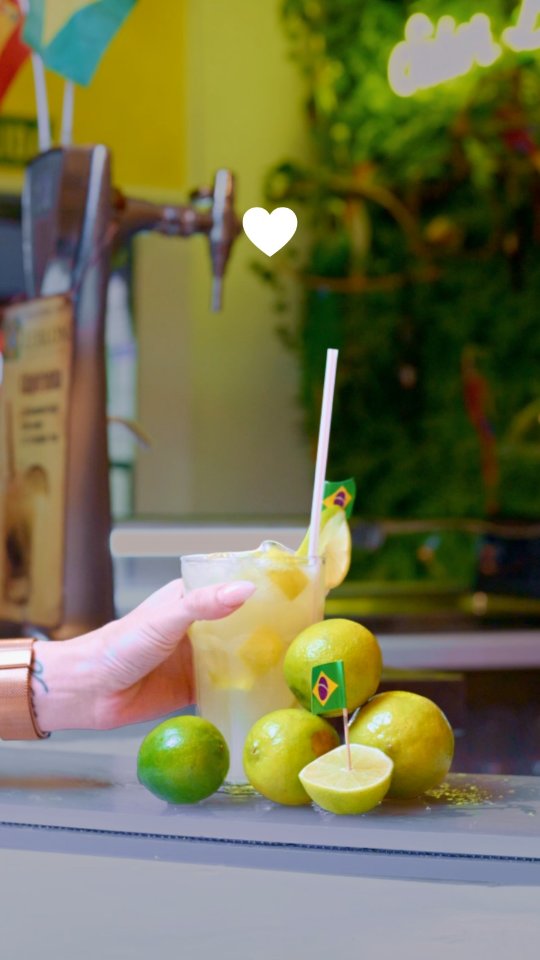 🇧🇷 Si la picaña es la reina de la mesa,
la limonada brasileña es su mejor compañera.