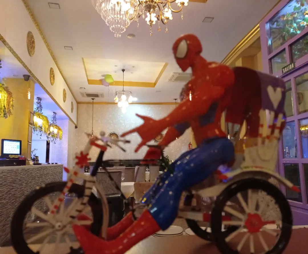 😂 Se perdió la gala de #LosOsCars... Pero por un buen motivo: tenía cena en #SaffronCuisine. 

🕸️ Si Spiderman viene, ¿T