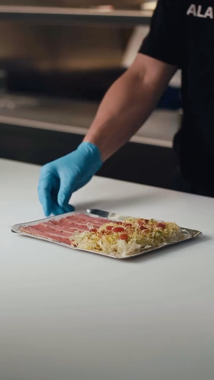 Vitello Tonnato.
Es el último de los platos que hemos incorporado a nuestra carta.
Comenta “SDD” para descubrir más pla