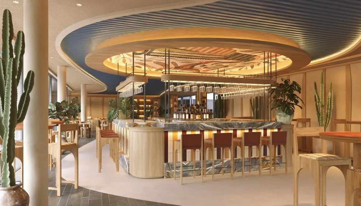 The curved bar at Saltao