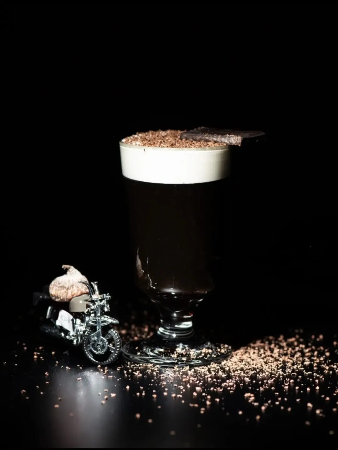 HIGOS DE LA ANARQUÍA.
Una versión del famoso café Irlandés que podéis probar en Santos por tiempo limitado.
. Whisky @ba