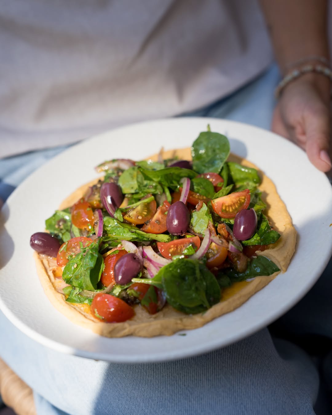 ¡Hola👋🏼 Ensalada Libanesa!
Fresca, ligera y llena de sabor, con ese toque mediterráneo que tanto nos gusta. 🥗✨