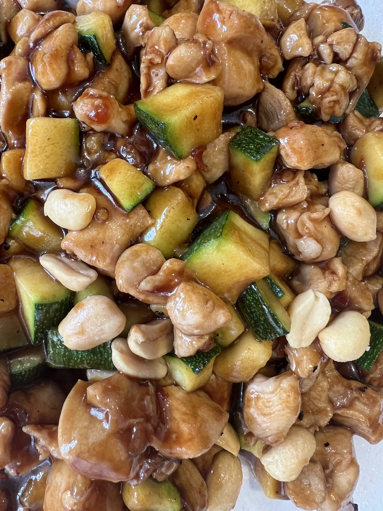 Stir-fried chicken with cashews and zucchini