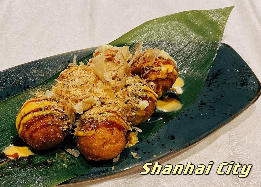 Umm, que rico!!
Nuestro 💁🏻♀️Takoyaki de pulpo 🐙 En su interior guardan un trocito de pulpo, no puedes perder la sorpre