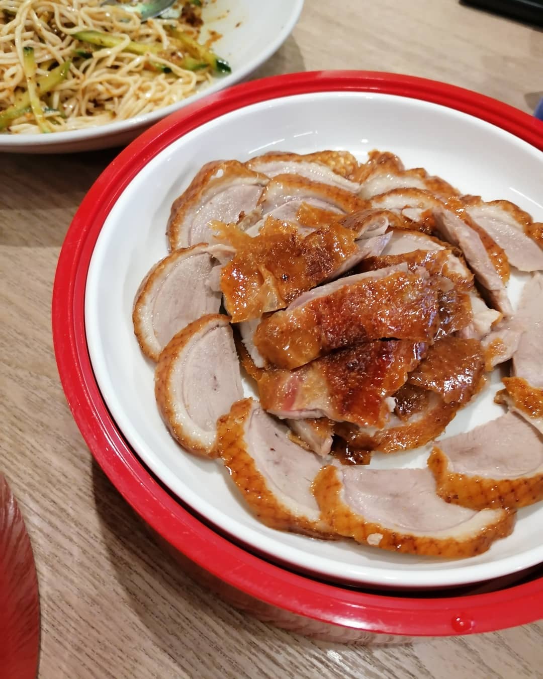 Servimos nuestro pato asado o crujiente, cual es tu preferido? 😍
Feliz domingo a todos!

#pato #chinesefood #comidachina