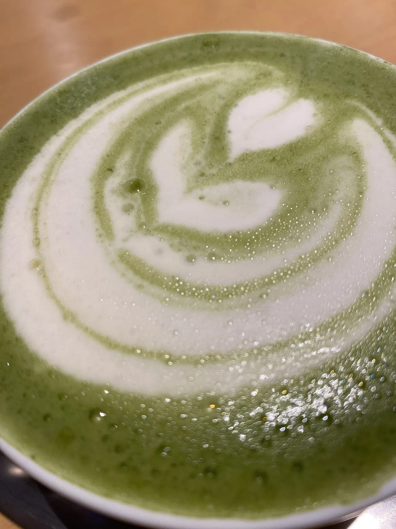 A matcha latte with leaf-pattern foam art
