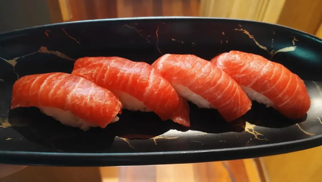 Nigiri de ventresca de atún/toro
#sushi #sushilovers #cocinajaponesa #Japón #japan #madrid #chamberi #planesmadrid #re