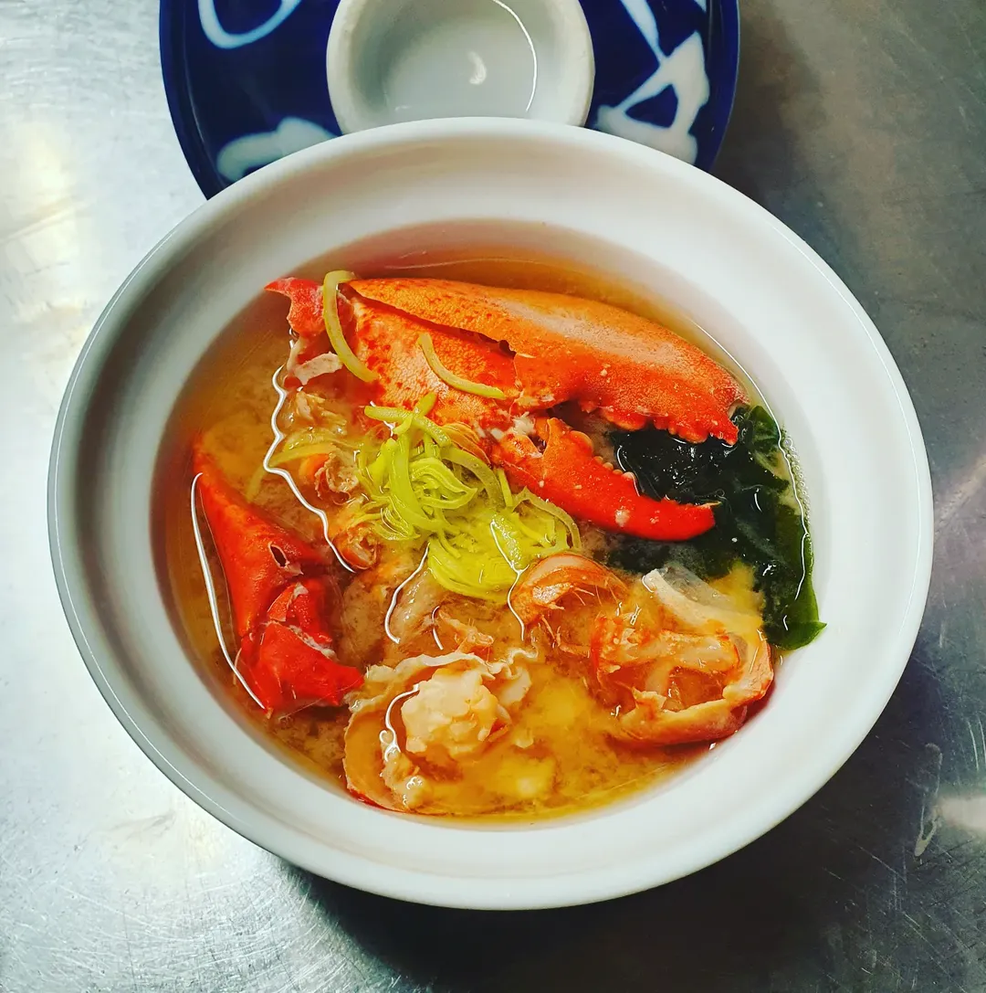 Miso con bogavante.
#ロブスター #みそ #フード #lobster #miso #misosoup #japanesechef #japanesefood #sopamiso #sopa #cocinadeautor