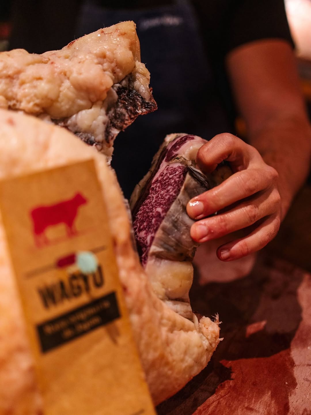 Brasa para el domingo🔥

Lomo espectacular de Wagyu con 70 días de maduración que nos manda @discarlux

Ya los tenemos co