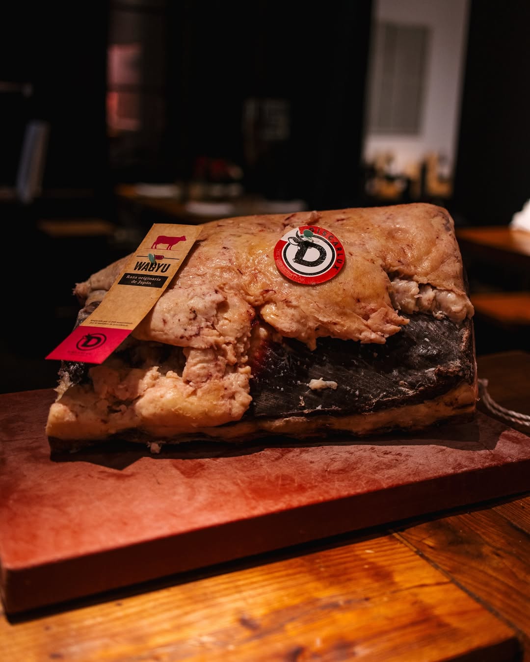 Brasa para el finde🔥

Lomo espectacular de Wagyu con 70 días de maduración que nos manda @discarlux 

Ya los tenemos cor