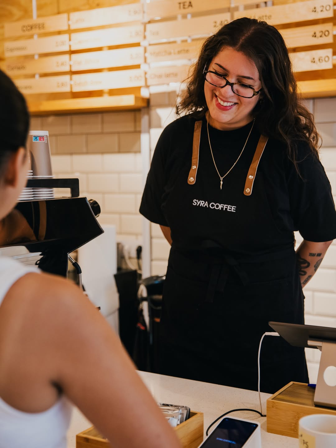 Volver a la rutina también es reencontrarte con lugares, personas y tu café de siempre.