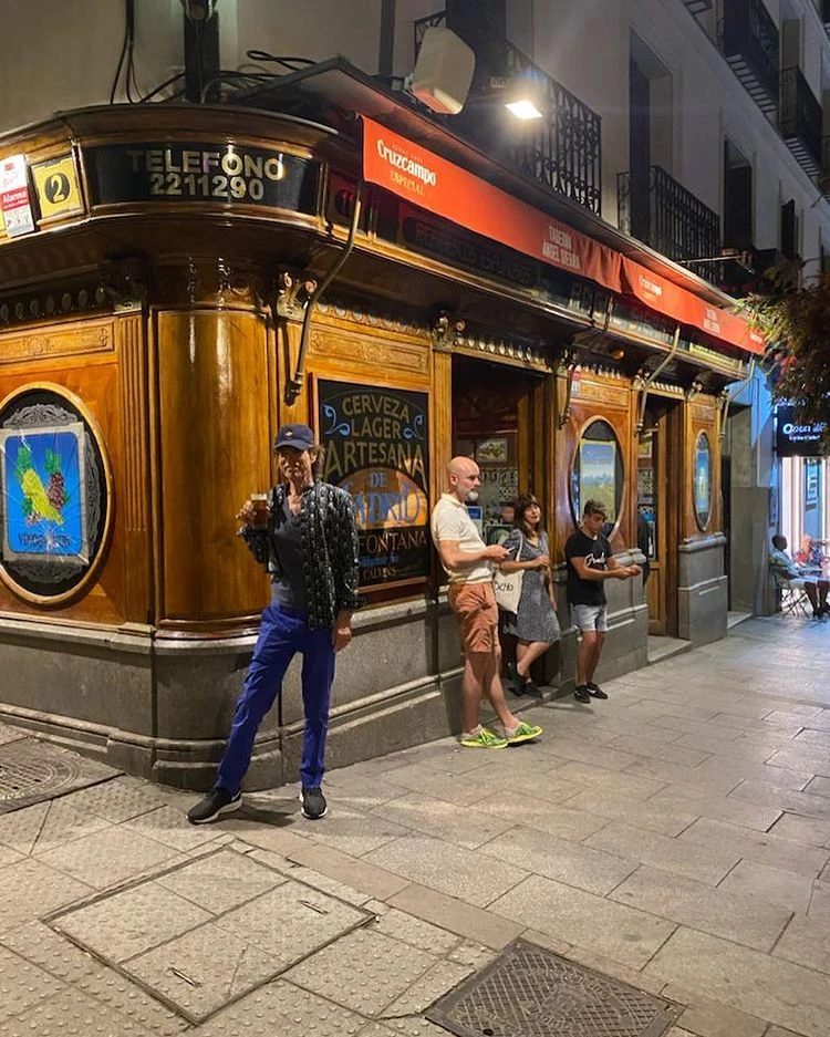 Por aquí se pasó @mickjagger del mítico grupo @therollingstones
#tabernasierra #mickjagger #therollingstones #taberna