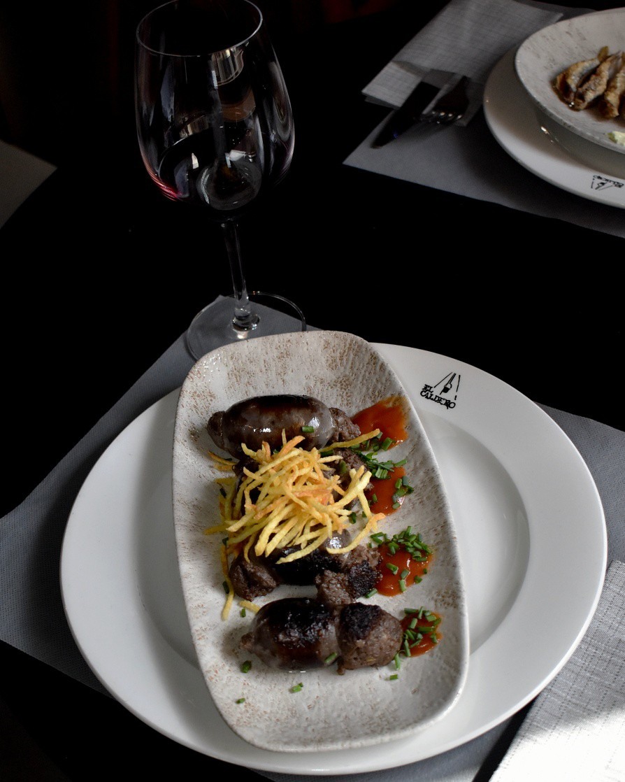 La morcilla murciana de cebolla es tradición en cada bocado. Una receta con carácter, sabor intenso y ese toque de la ga