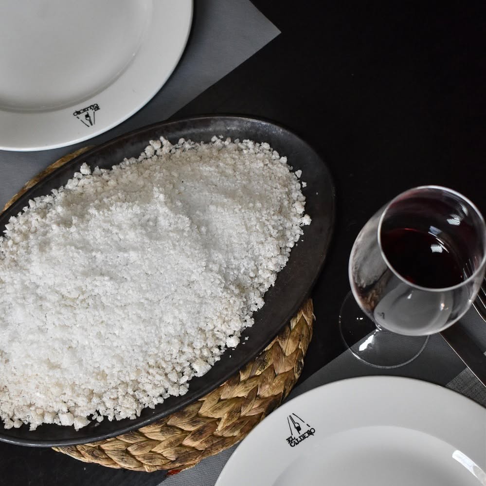 La paciencia tiene su recompensa. Desliza para descubrir qué se esconde bajo la sal. 👀
Primero, nuestra dorada cubierta