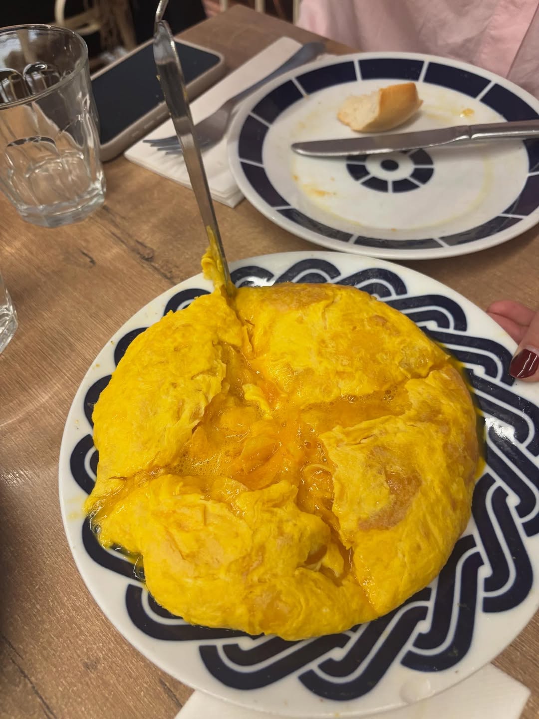 Comida en @tabernagarelos 🥹❤️🤤
El sábado pasado teníamos muchas ganas de comer comida típica de nuestro país y mi amiga