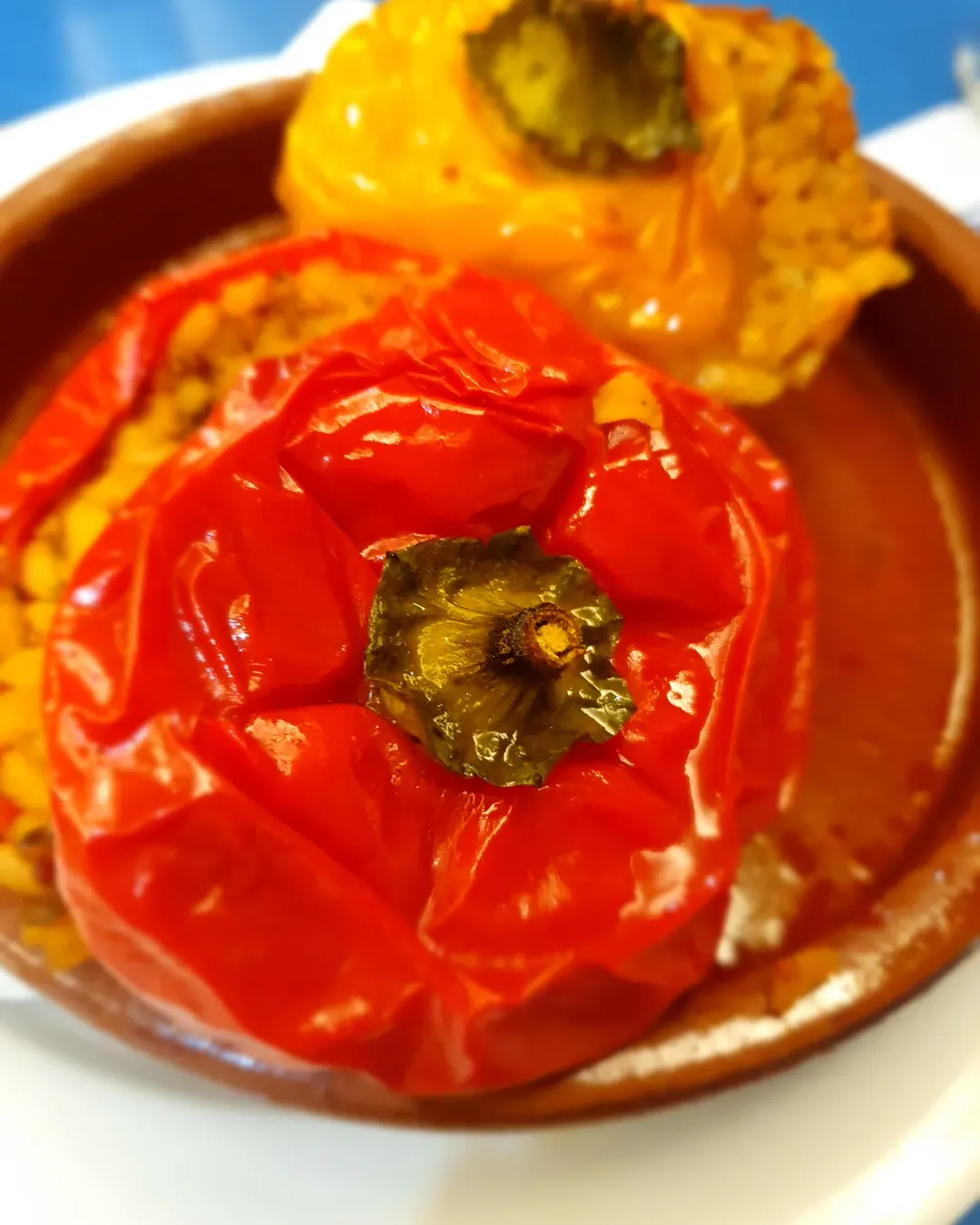 Menuda pintaza! Te vienes a probarlo? 
.
.
.
.
.
.
.
.
#gemista #pimientos #pimientosrellenos #cazuela #comidarica #comi