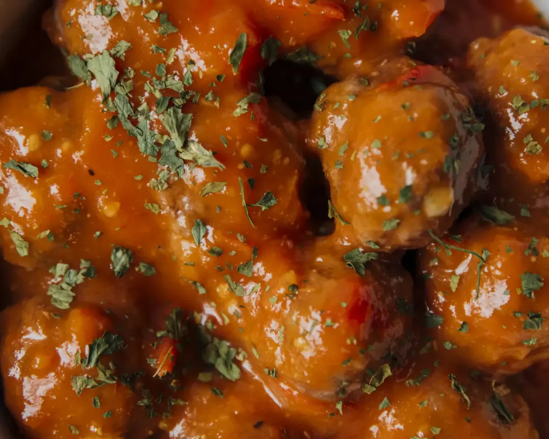 Albóndigas caseras de toda la vida pero con un toque picantón. Las delicias tarares del distrito de arganzuela !!😋😋😋 #fo