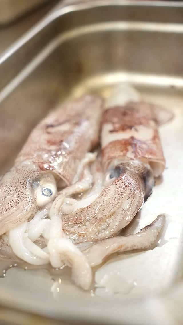 En Marcano lo que llega fresco es lo que se cocina, y eso se nota en cada bocado.

No trabajamos con cualquier pieza, tr